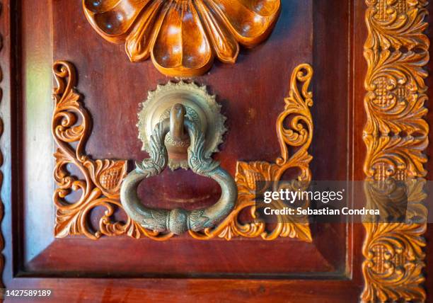 ancient painted door at gadaladeniya temple - kandy kandy district sri lanka fotografías e imágenes de stock