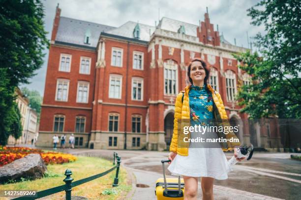 solo traveler - college visit stock pictures, royalty-free photos & images