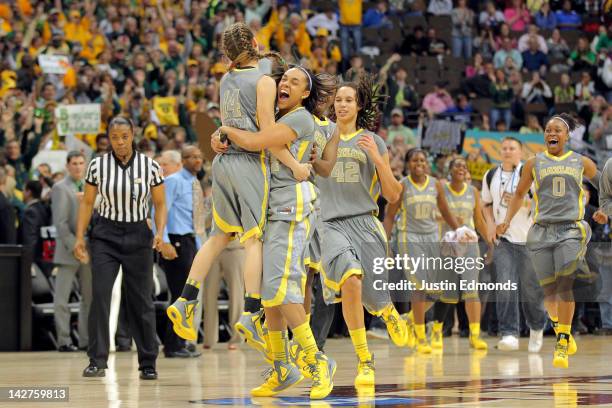 Makenzie Robertson, Mariah Chandler, Brittney Griner and Odyssey Sims of the Baylor Bears celebrate after they won 80-61 against the Notre Dame...