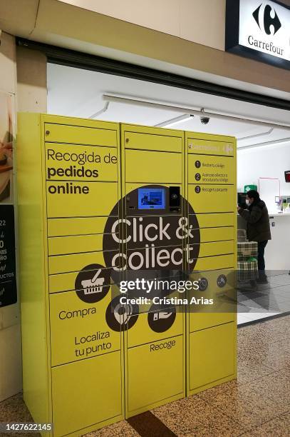 Click Collect Locker Grocery Click And Collect Photos and Premium High Res Pictures - Getty ...