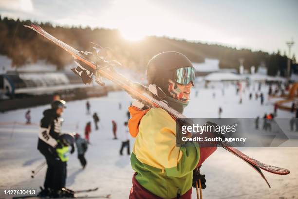 female skier on vacation - ski goggles stockfoto's en -beelden