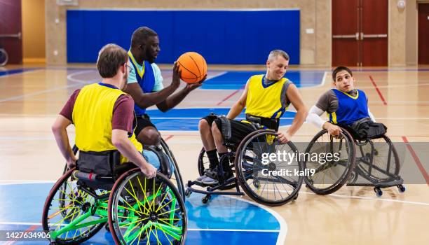 wheelchair basketball players, passing the ball - wheelchair basketball team stock pictures, royalty-free photos & images