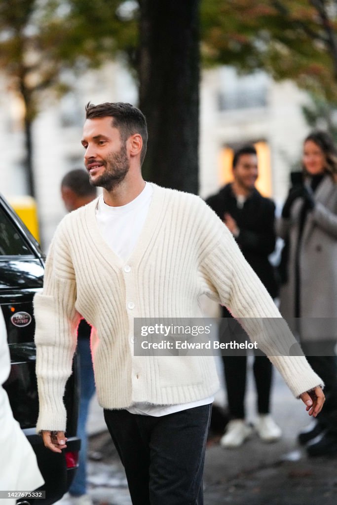 Street Style - Paris Fashion Week - Womenswear Spring/Summer 2023 : Day One