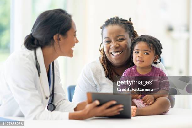 mother with her son at the doctors - arab women fat 個照片及圖片檔