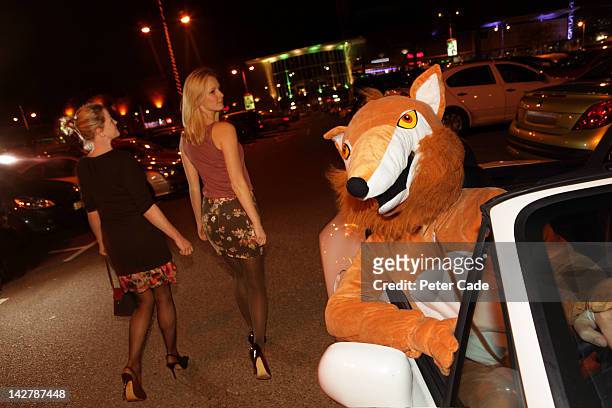 fox looking at women from car - car passion stock pictures, royalty-free photos & images
