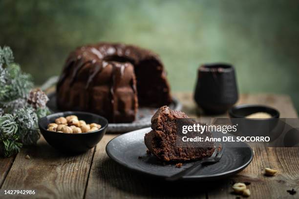 homemade chocolate bundt cake birthday christmas - pastel bundt fotografías e imágenes de stock