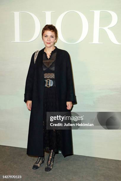 Maggie Gyllenhaal attends the Christian Dior Womenswear Spring/Summer 2023 show as part of Paris Fashion Week on September 27, 2022 in Paris, France.