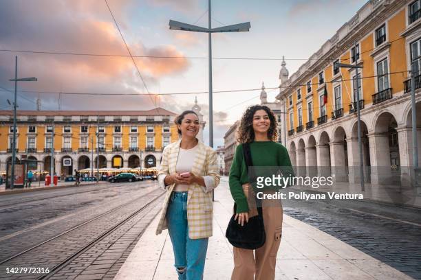tourists at praça do comércio - lisbon portugal stock pictures, royalty-free photos & images