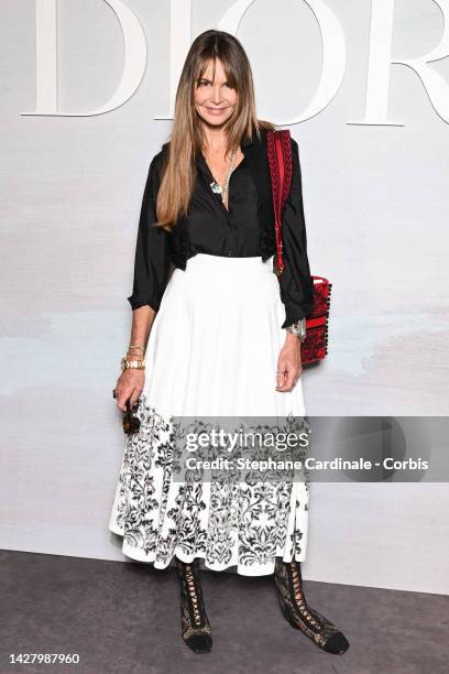 Elle Macpherson attends the Christian Dior Womenswear Spring/Summer 2023 show as part of Paris Fashion Week on September 27, 2022 in Paris, France.