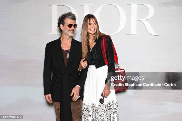 Elle Macpherson and guest attend the Christian Dior Womenswear Spring/Summer 2023 show as part of Paris Fashion Week on September 27, 2022 in Paris,...