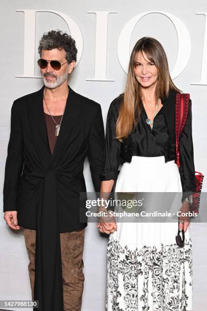 Elle Macpherson and guest attend the Christian Dior Womenswear Spring/Summer 2023 show as part of Paris Fashion Week on September 27, 2022 in Paris,...