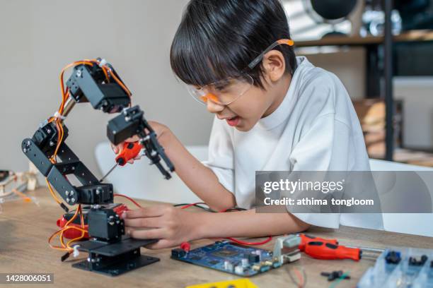 Child Inventing Robot Inventor Photos and Premium High Res Pictures - Getty Images