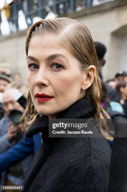 Rosamund Pike Photos Photos and Premium High Res Pictures - Getty Images