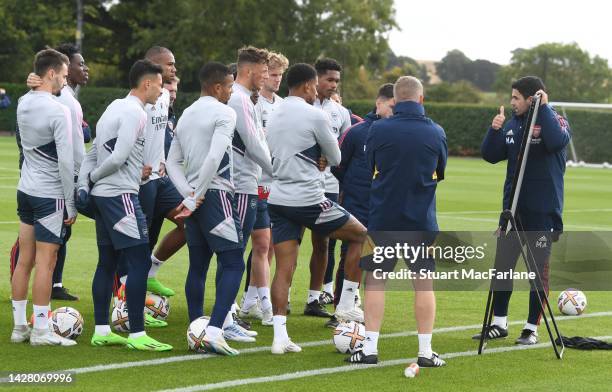 Arsenal manager Mikel Arteta talks to his players during a training session at London Colney on September 27, 2022 in St Albans, England.