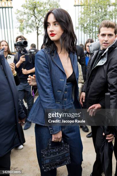 Grace Van Patten attends the Christian Dior Womenswear Spring/Summer 2023 show as part of Paris Fashion Week on September 27, 2022 in Paris, France.