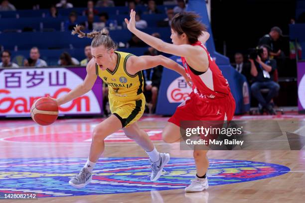 Kristy Wallace of Australia drives to the basket during the 2022 FIBA Women's Basketball World Cup Group B match between Australia and Japan at...