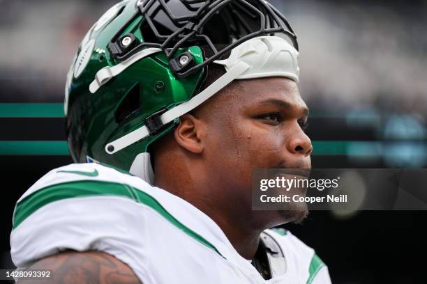 Quinnen Williams of the New York Jets warms up against the Cincinnati Bengals at MetLife Stadium on September 25, 2022 in East Rutherford, New Jersey.