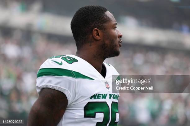 Will Parks of the New York Jets stands during the national anthem against the Cincinnati Bengals at MetLife Stadium on September 25, 2022 in East...
