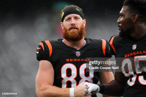 Hayden Hurst of the Cincinnati Bengals walks off of the field against the New York Jets at MetLife Stadium on September 25, 2022 in East Rutherford,...