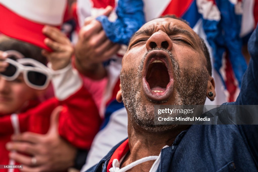 Inglês eufórico grita e comemora após gol da seleção