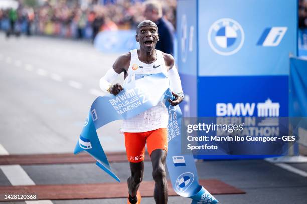 Eliud Kipchoge of Kenia celebrates his marathon world record at 2:01:09 during the 2022 BMW Berlin-Marathon on September 25, 2022 in Berlin, Germany.