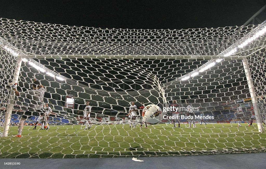 Flamengo v Lanus - Copa Libertadores 2012