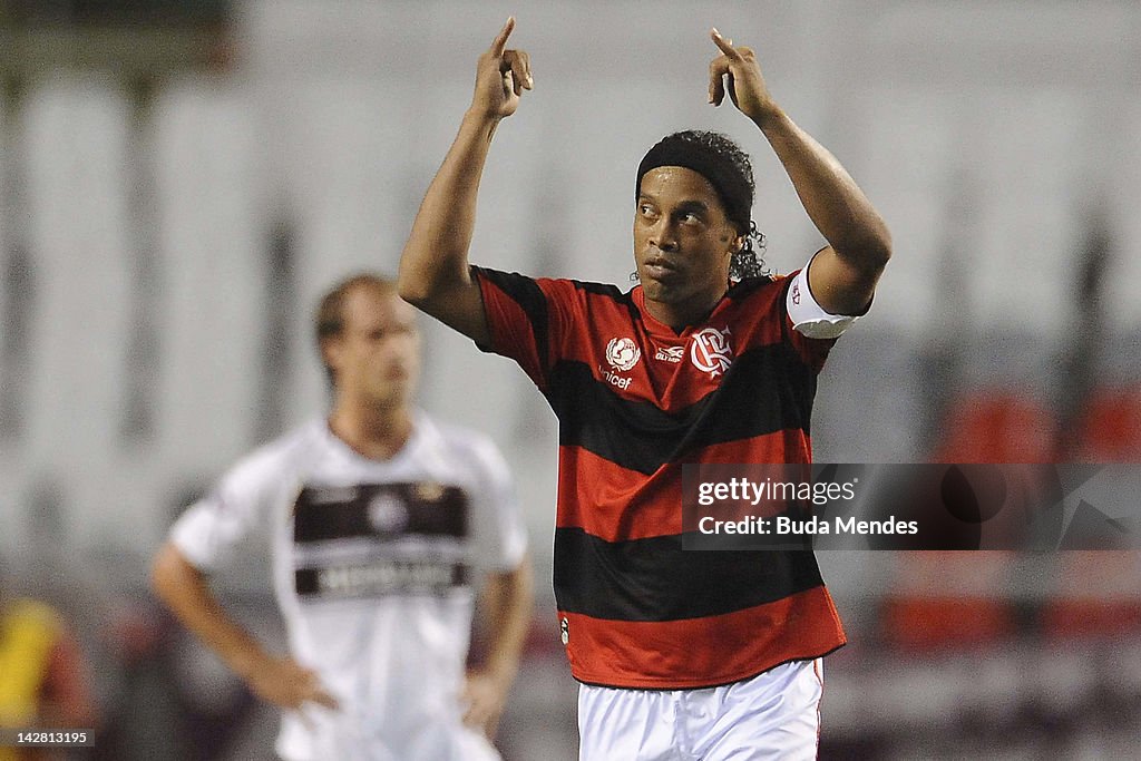 Flamengo v Lanus - Copa Libertadores 2012