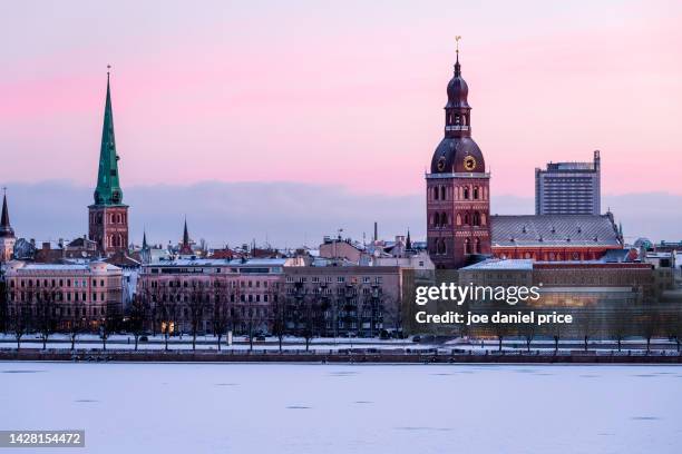 sunrise, riga cathedral, st. jacob catholic cathedral, riga, latvia - riga stockfoto's en -beelden