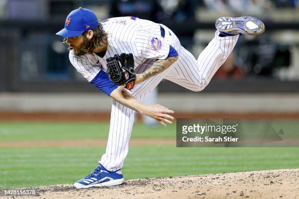 Trevor Williams of the New York Mets pitches during the fourth inning against the Miami Marlins at Citi Field on September 27, 2022 in the Queens...