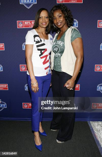 Geene Rees Gwen Reese Photos and Premium High Res Pictures - Getty Images