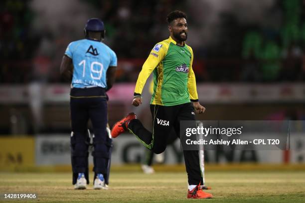 Mohammad Amir of Jamaica Tallawahs celebrates getting the final wicket of Kesrick Williams of Saint Lucia Kings and winning the Men's 2022 Hero...