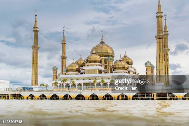 the crystal mosque or masjid kristal is a mosque in kuala terengganu, terengganu, malaysia. a grand structure made of steel, glass and crystal. - crystal mosque stock pictures, royalty-free photos & images