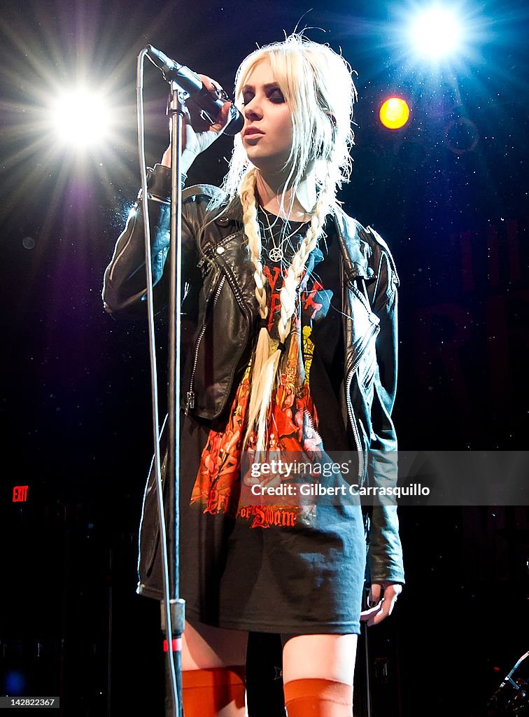 Pretty Concert Taylor Momsen of The Pretty Reckless performs during The Medicine ...