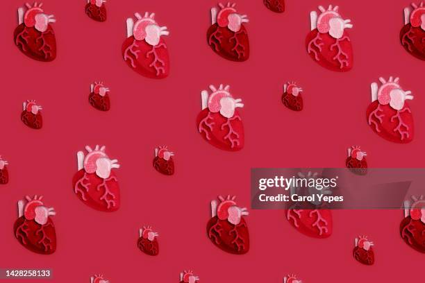 anatomical heart made of paper seamless pattern.red surface - cardiac muscle tissue - fotografias e filmes do acervo