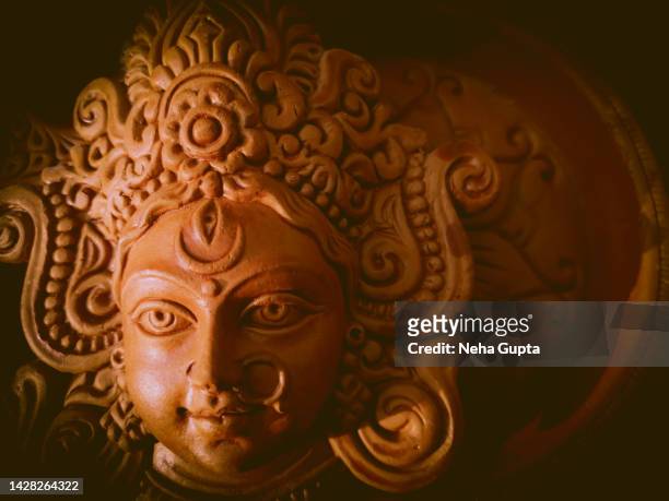 an idol of the hindu goddess of power - durga / shakti - kali photos et images de collection