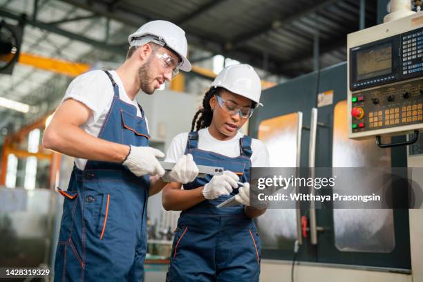 engineer - industrial laborer foto e immagini stock