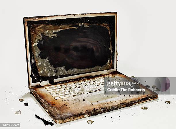 burnt laptop 01 - destruction foto e immagini stock