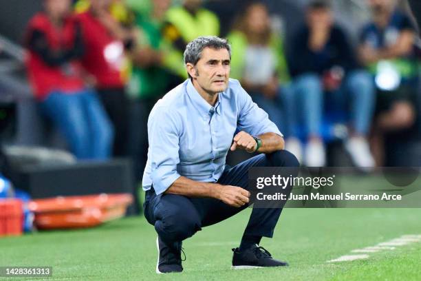 Head coach Ernesto Valverde of Athletic Club reacts during the LaLiga Santander match between Athletic Club and Rayo Vallecano at San Mames Stadium...