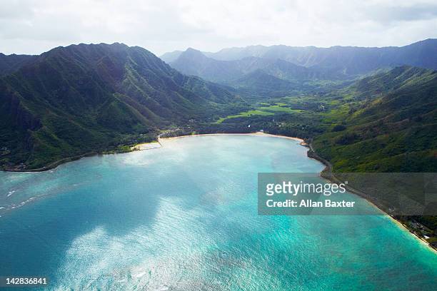 aerial view of oahu - isole hawaii foto e immagini stock