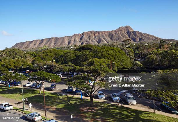 view of diamond head crater park - diamond head stock pictures, royalty-free photos & images