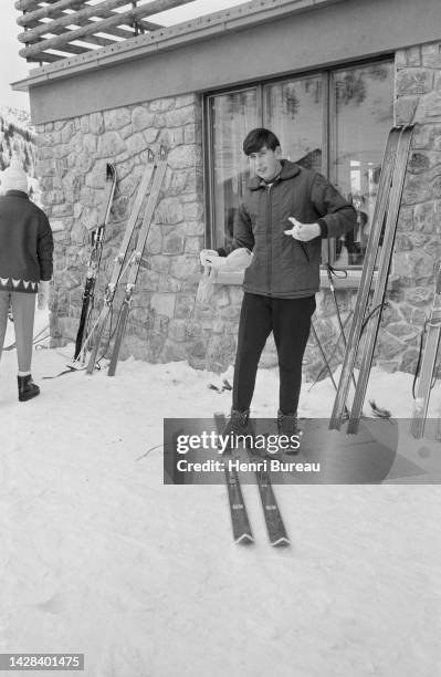 Le prince Charles aux sports d’hiver dans le village de Vaduz en Suisse-01 janvier 1965.