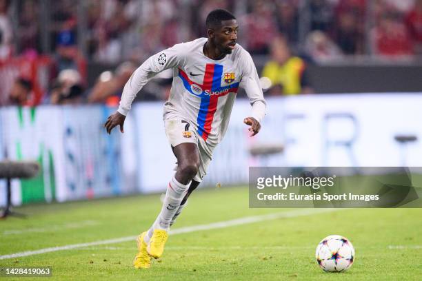 Ousmane Dembélé of Barcelona runs with the ball during the UEFA Champions League group C match between FC Bayern München and FC Barcelona at Allianz...