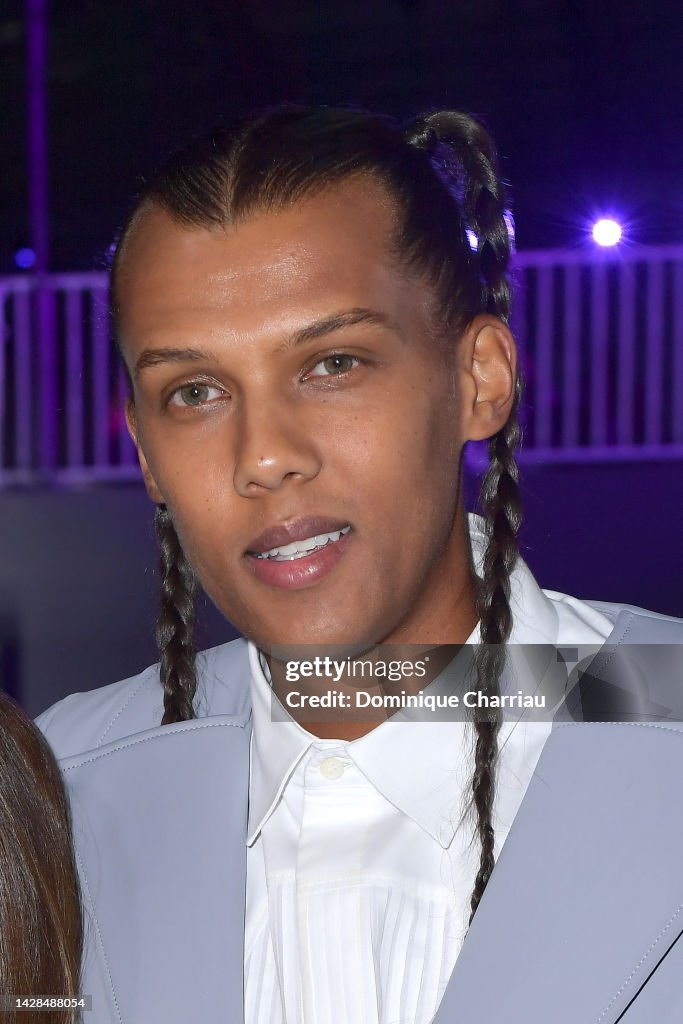 Balmain : Front Row - Paris Fashion Week - Womenswear Spring/Summer 2023