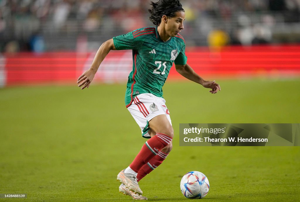 Colombia v Mexico