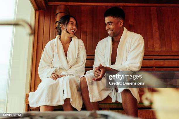 diverses paar in der sauna. - couple spa stock-fotos und bilder