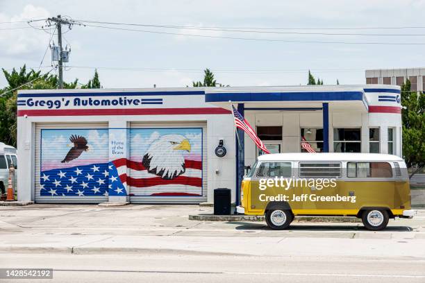 Punta Gorda, Florida, patriotic mural painting, Gregg's Automotive with yellow VW van.