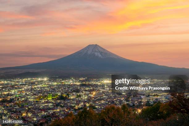 fuji mountain - a hard days night imagens e fotografias de stock