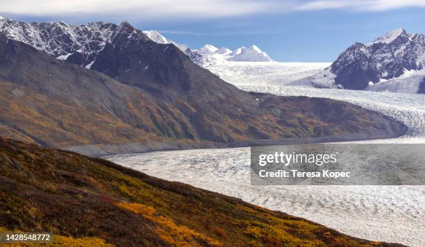 knik glacier in alaska surrounded by mountains - knik glacier stock pictures, royalty-free photos & images