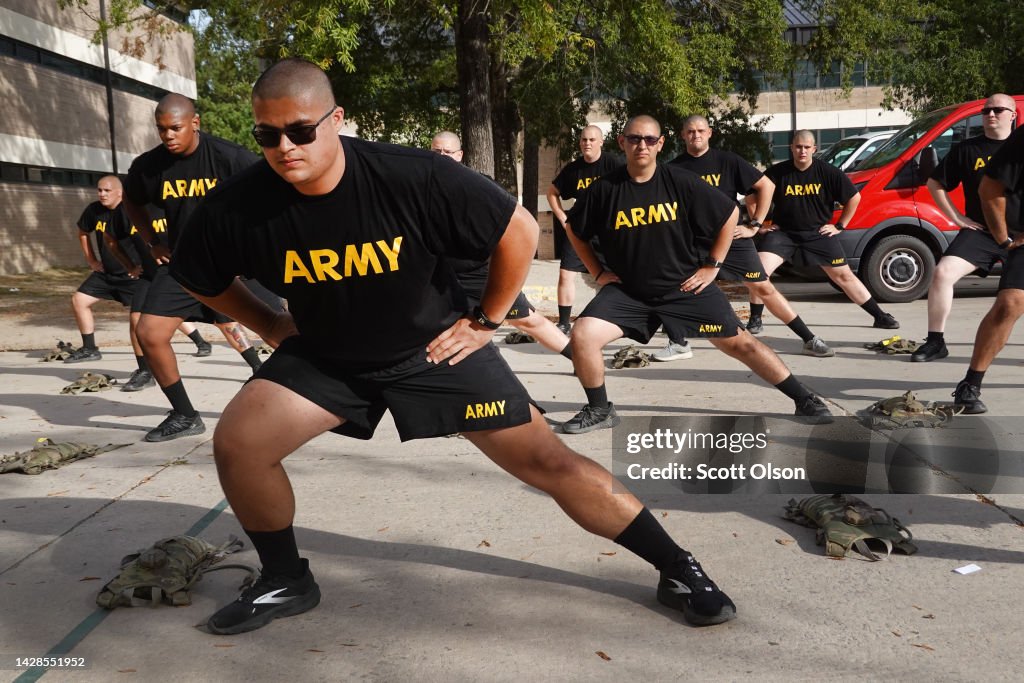 U.S. Army trainees participating in the Army's new Future Soldier ...