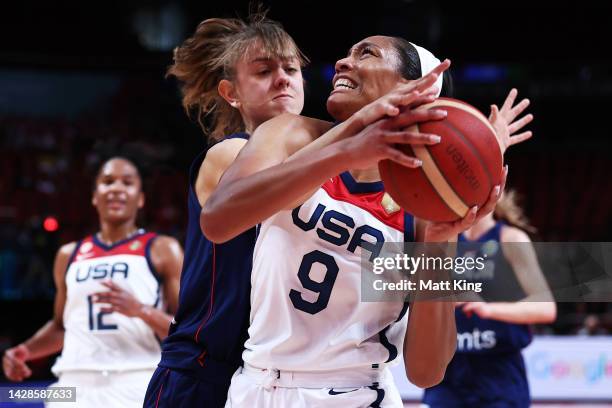 Ja Wilson of the United States is challenged by Mina Djordjevic of Serbia during the 2022 FIBA Women's Basketball World Cup Quarterfinal match...